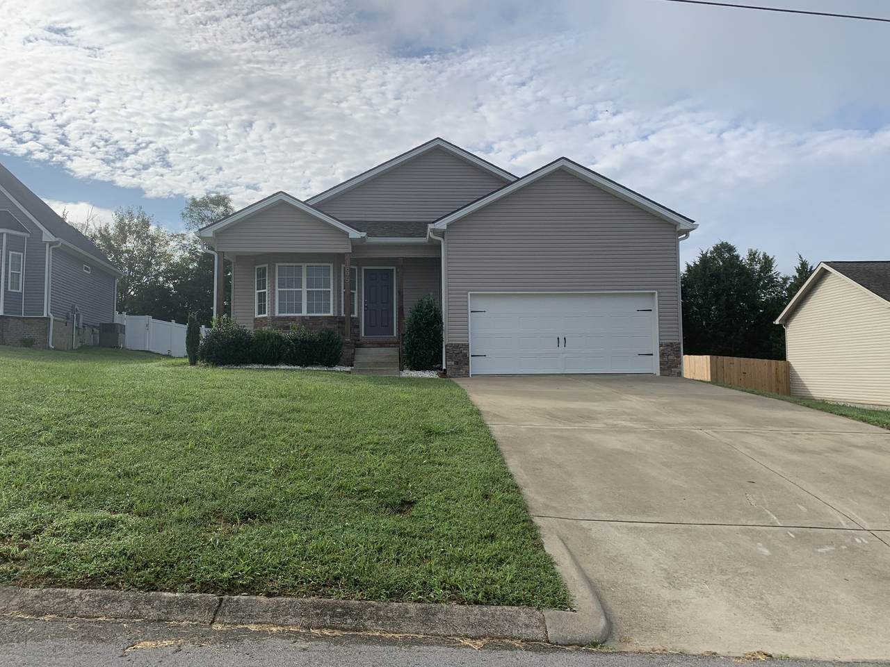1895 Sheffield Ln - Photo 1