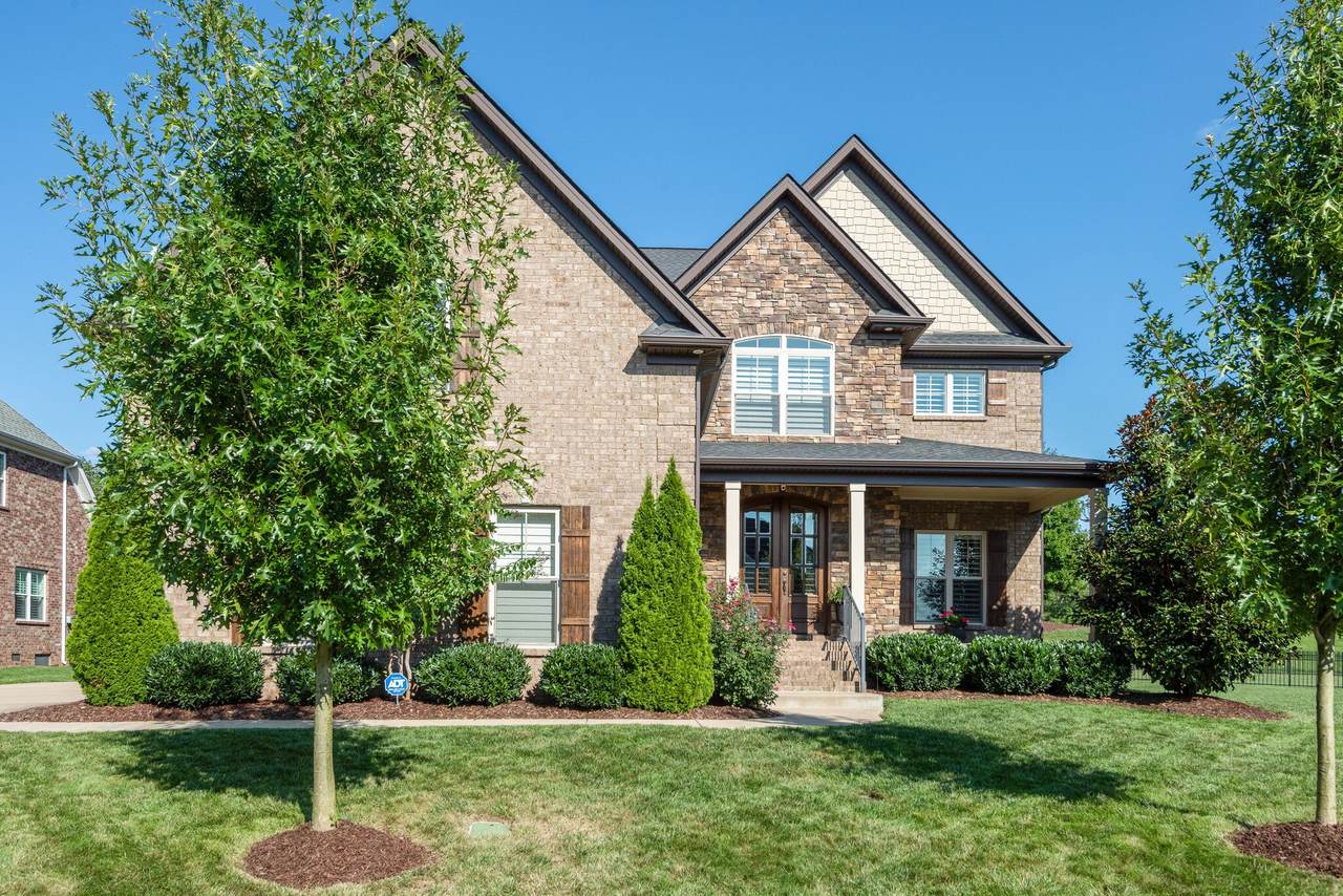 1827 Fairhaven Ln - Photo 1