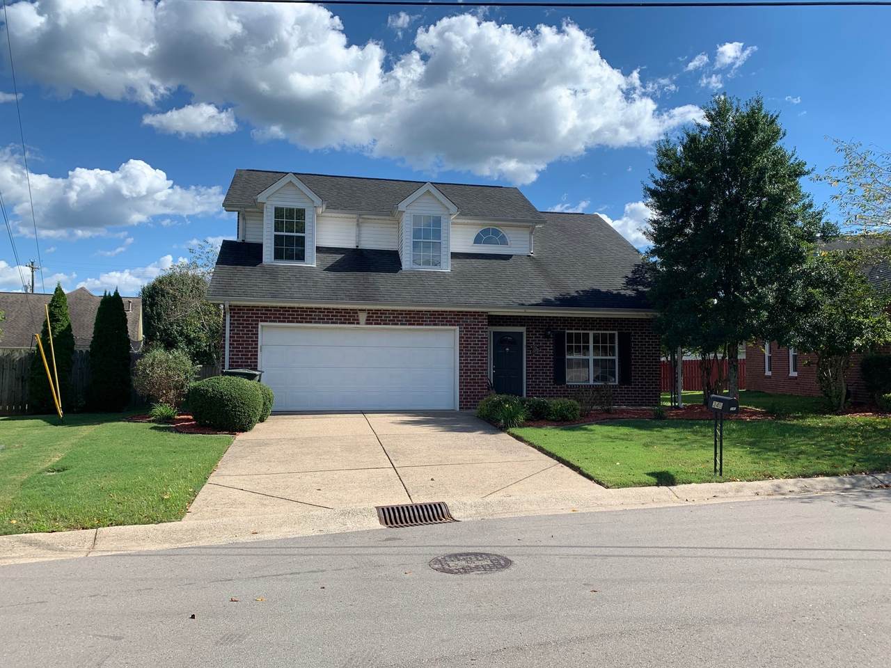 345 Roslyn Ct - Photo 1
