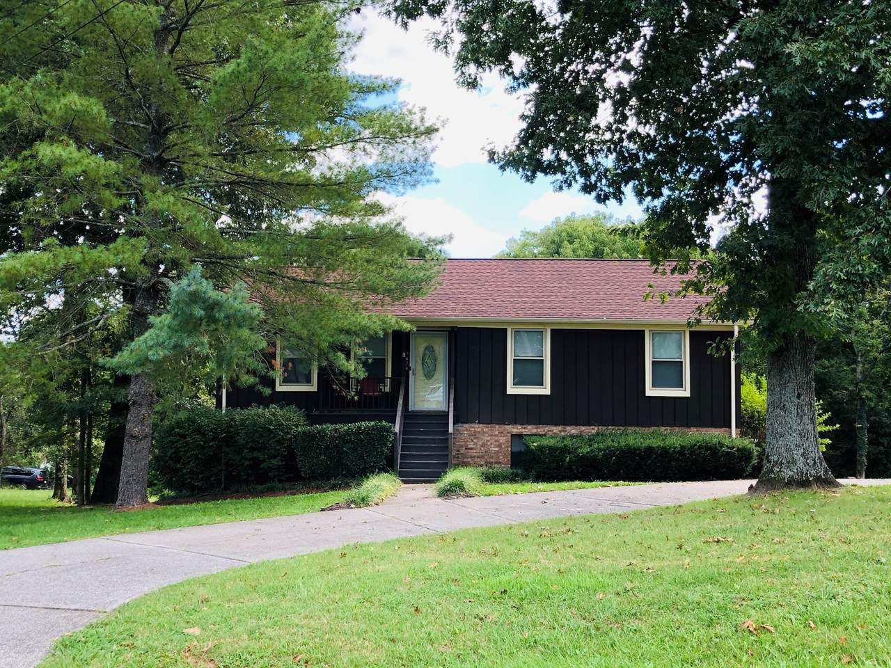 2494 Saundersville Ferry Rd - Photo 1