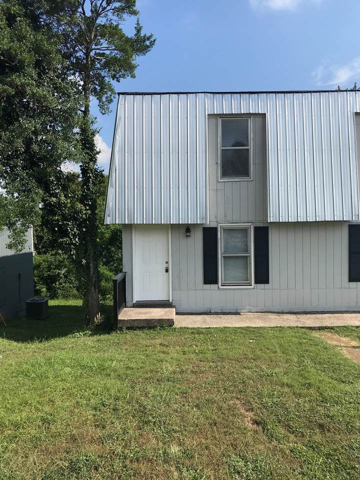 2319 Oak Ct - Photo 1