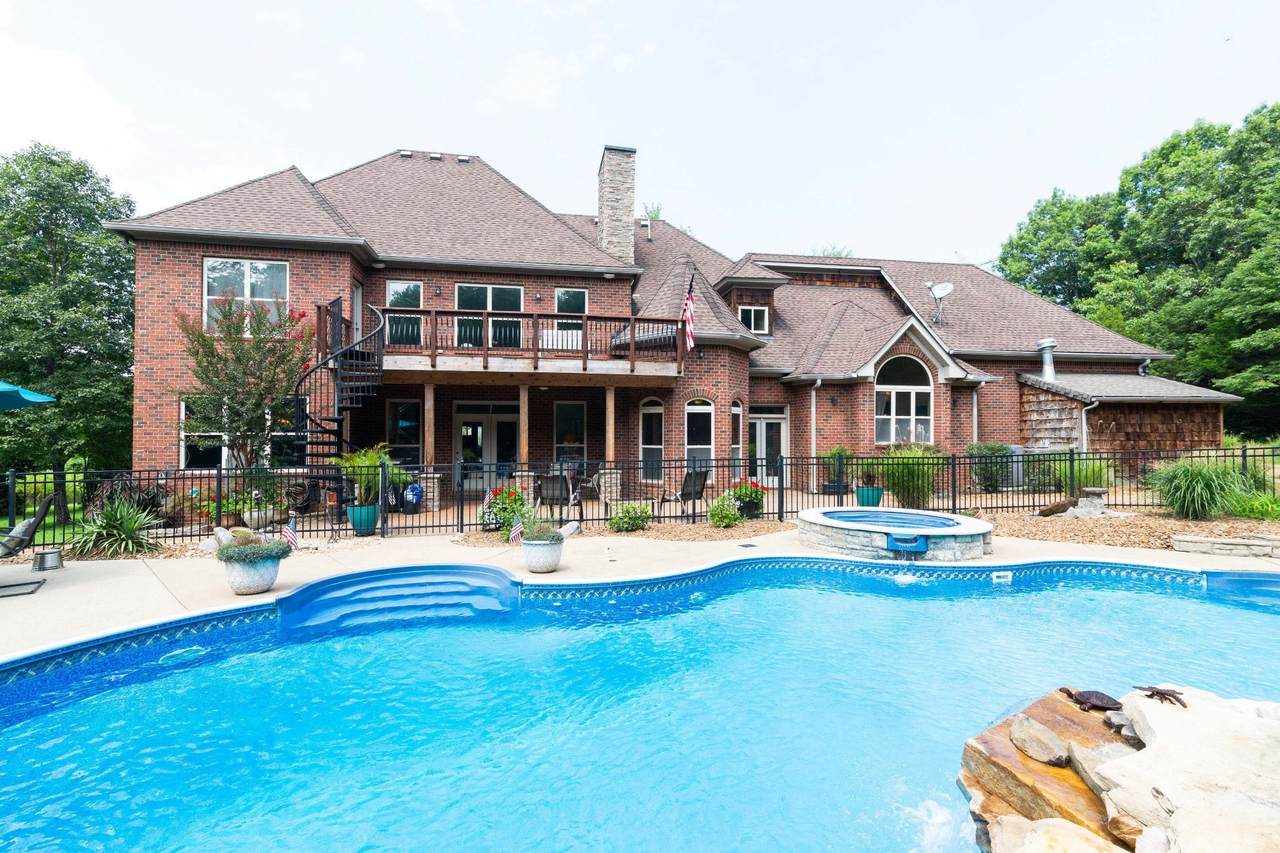 1039 Benton Harbor Blvd - Photo 1