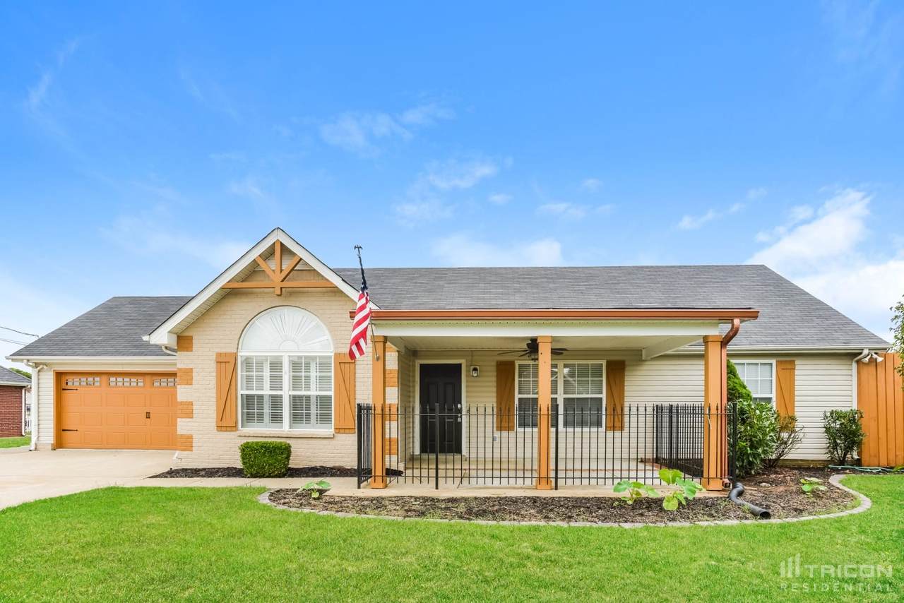 2108 Montgomery Ln - Photo 1