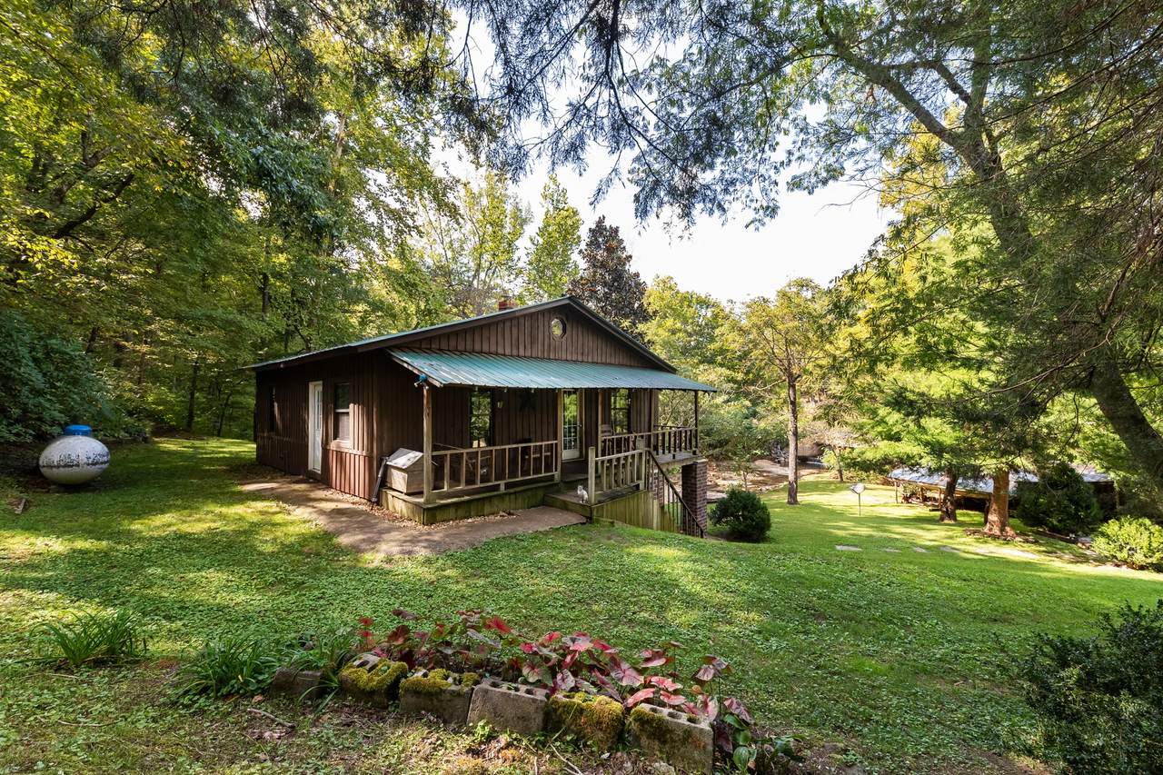 7196 Pinewood Rd - Photo 1