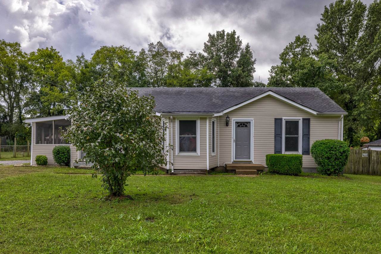 504 Roundup Rd - Photo 1