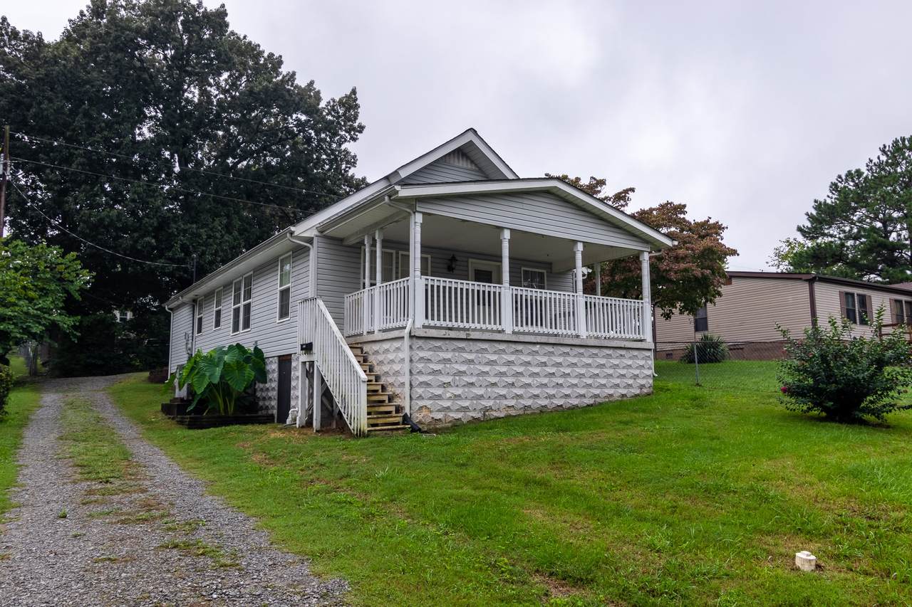606 W College St - Photo 1