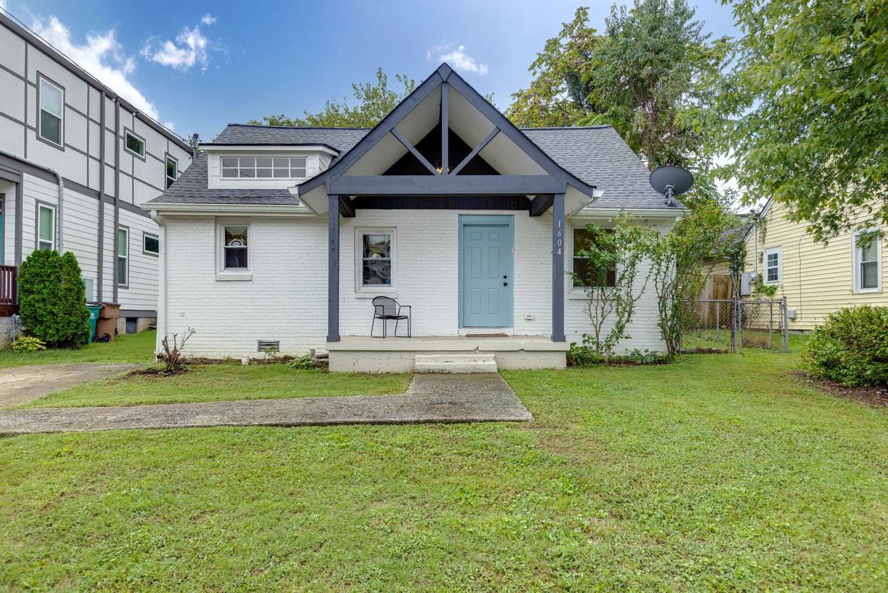 1604 Essex Ave - Photo 1