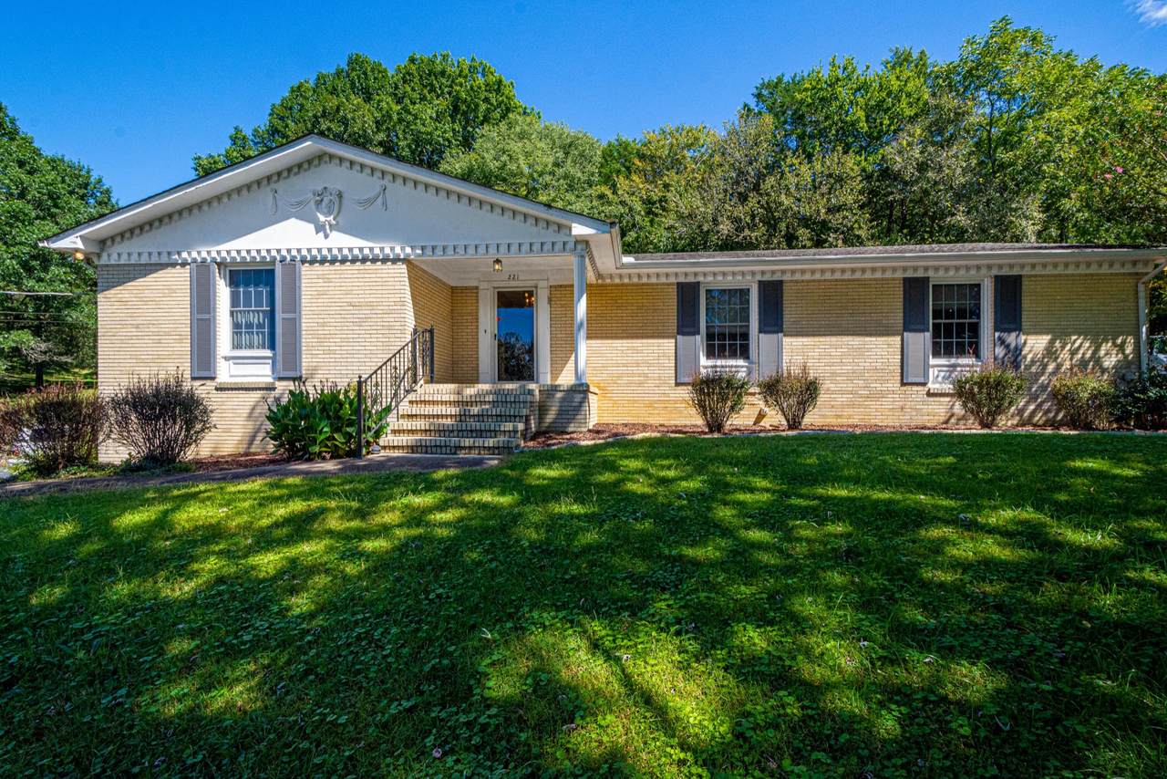 221 Glendale Cir - Photo 1