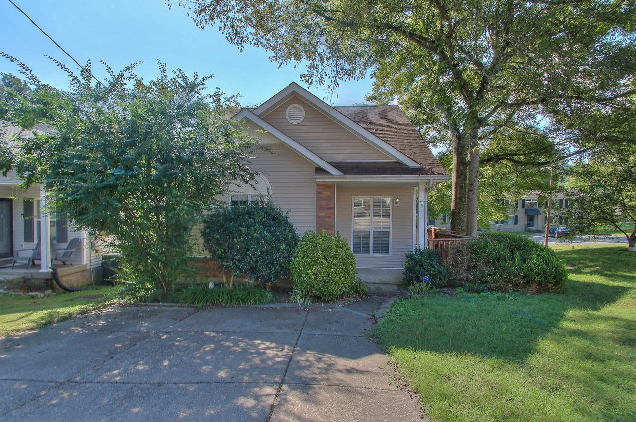 515 Bellmore Pl - Photo 1