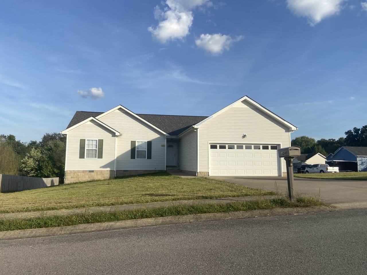 409 Athena Dr - Photo 1