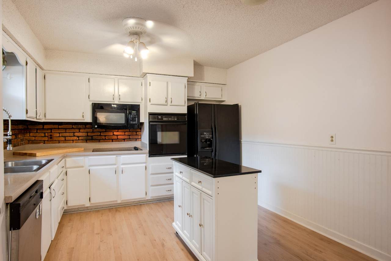 3295 Niagara Dr - Photo 1