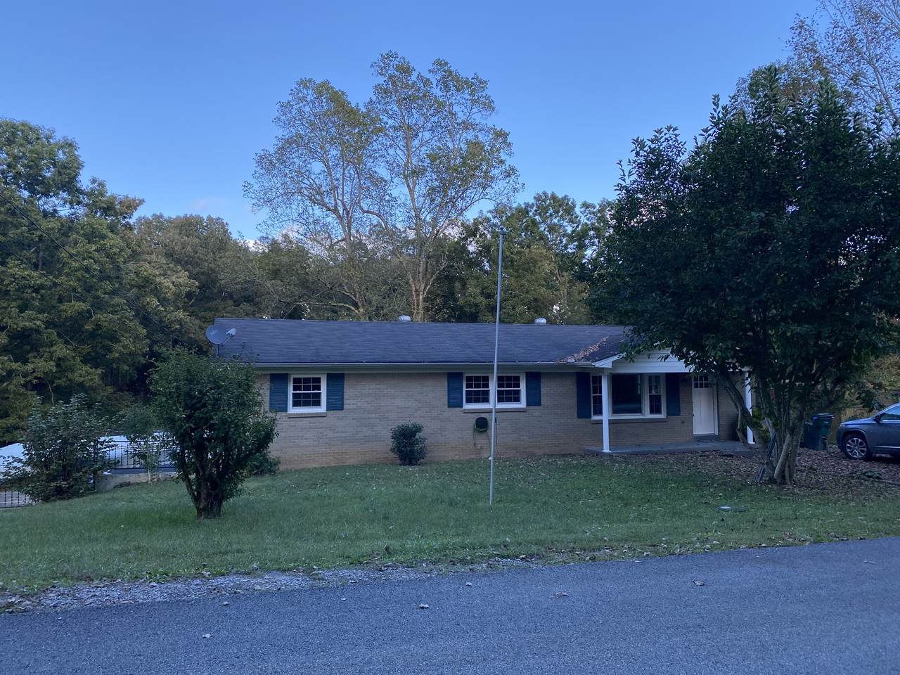 205 Hillhaven Dr - Photo 1