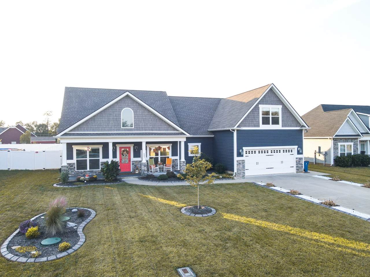 647 Laurel Ln - Photo 1