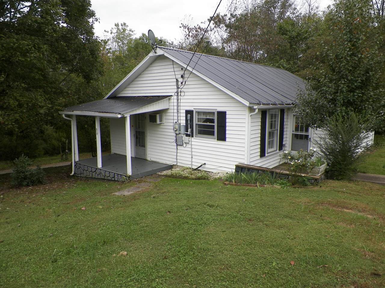 307 Cedar St - Photo 1