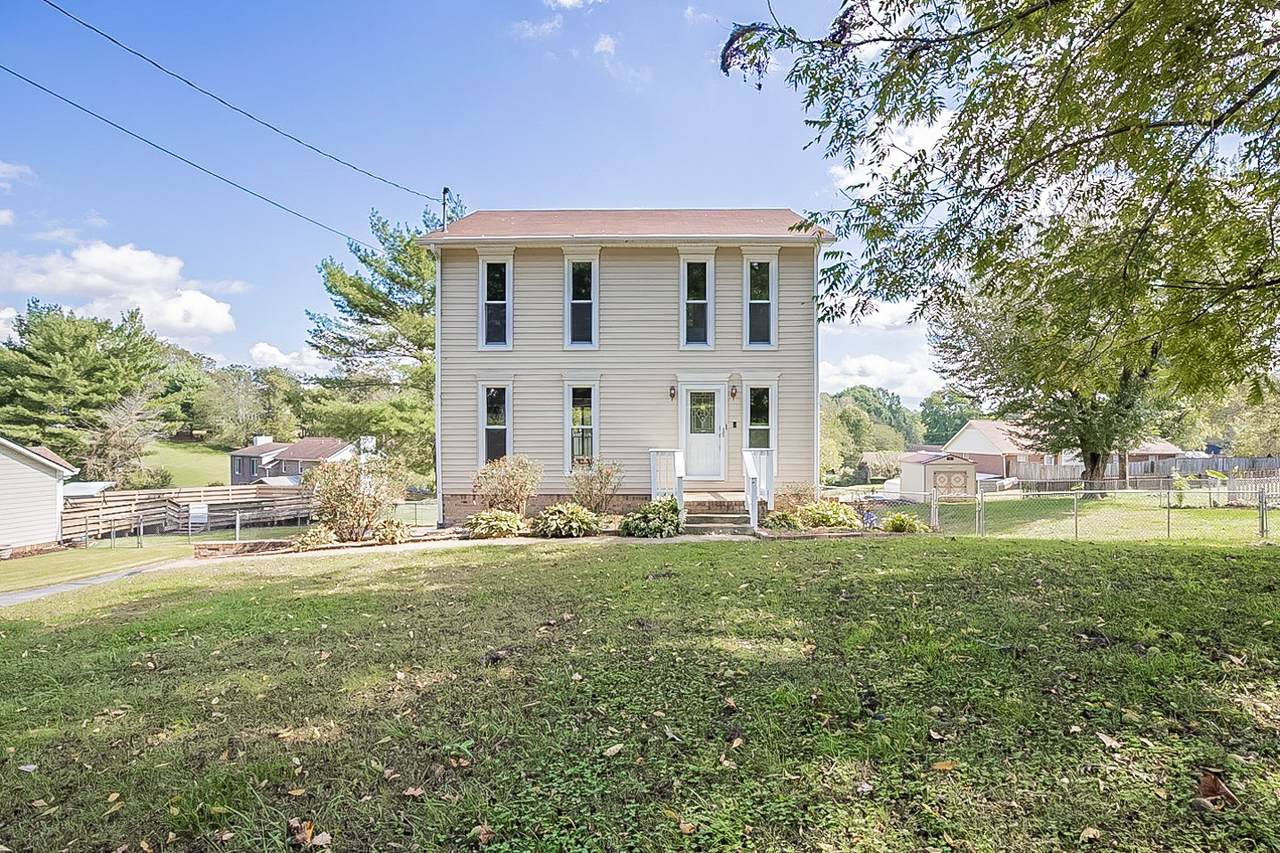 104 Clover Dr - Photo 1