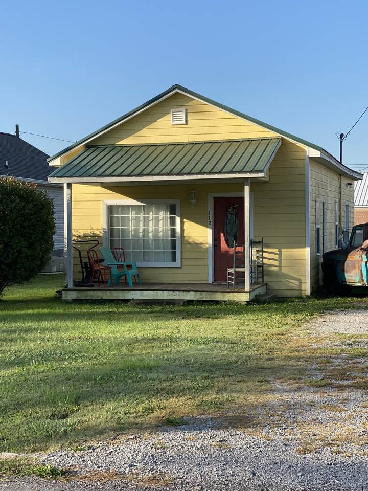 112 S Maple St - Photo 1