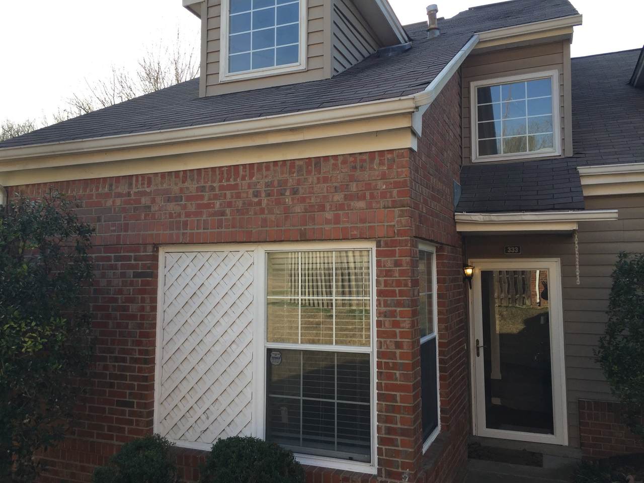 333 Yorkshire Cir - Photo 1
