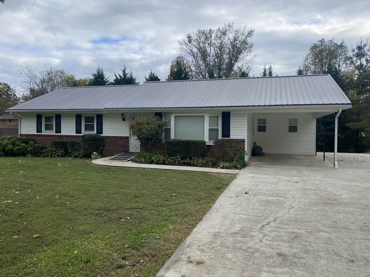 460 Valley Dr - Photo 1