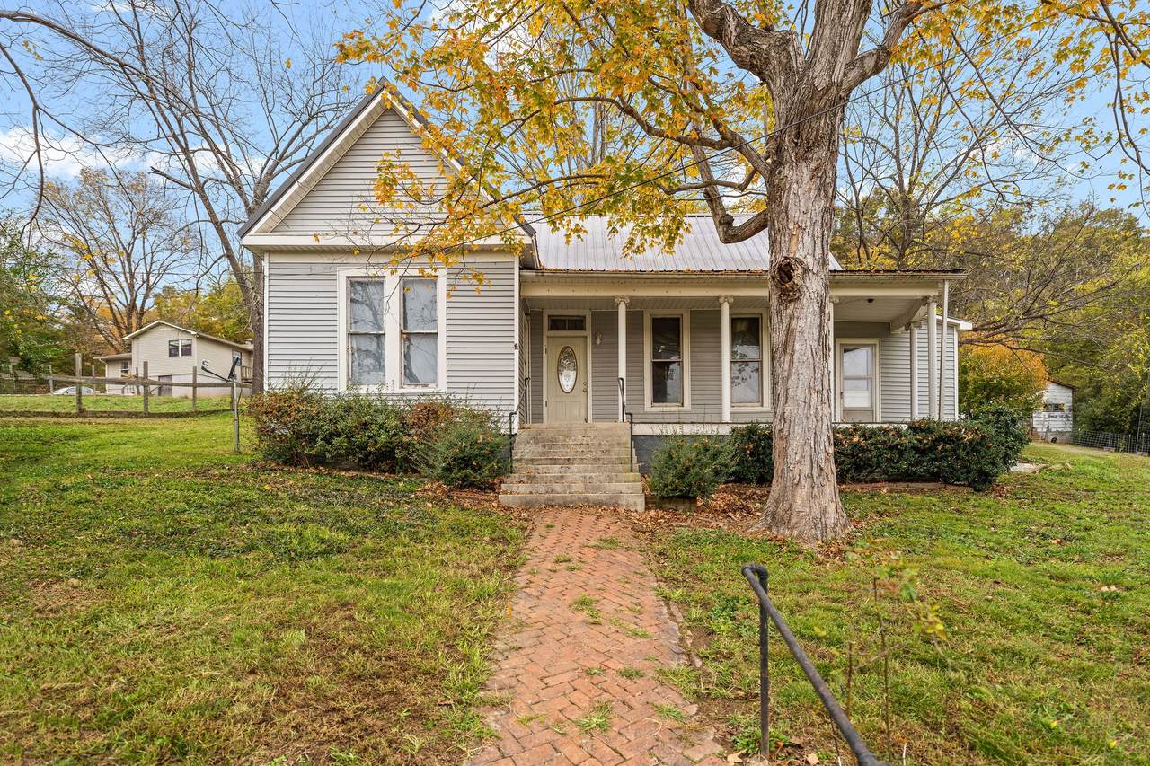 290 W Walnut St - Photo 1