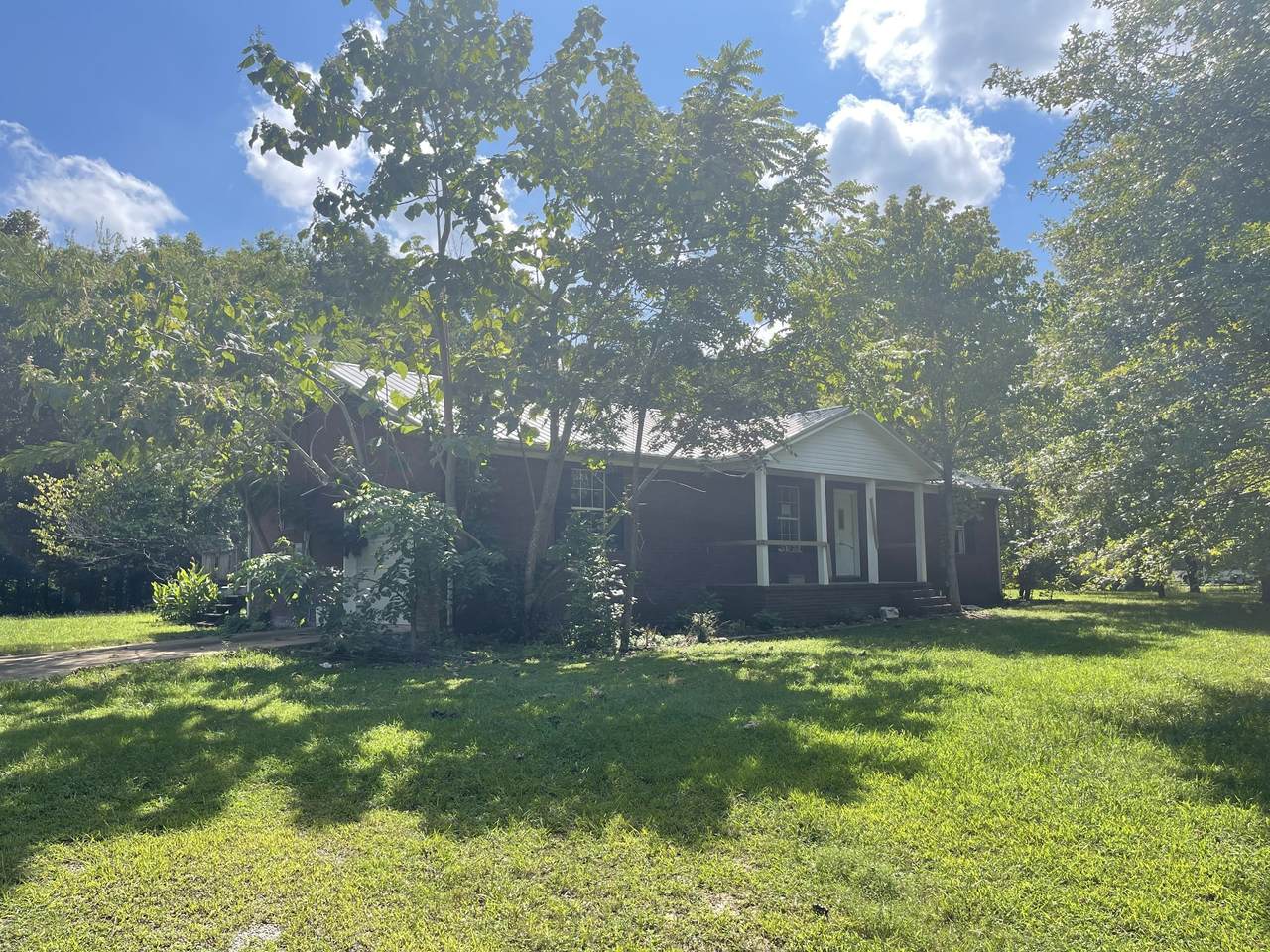547 Busby Rd - Photo 1