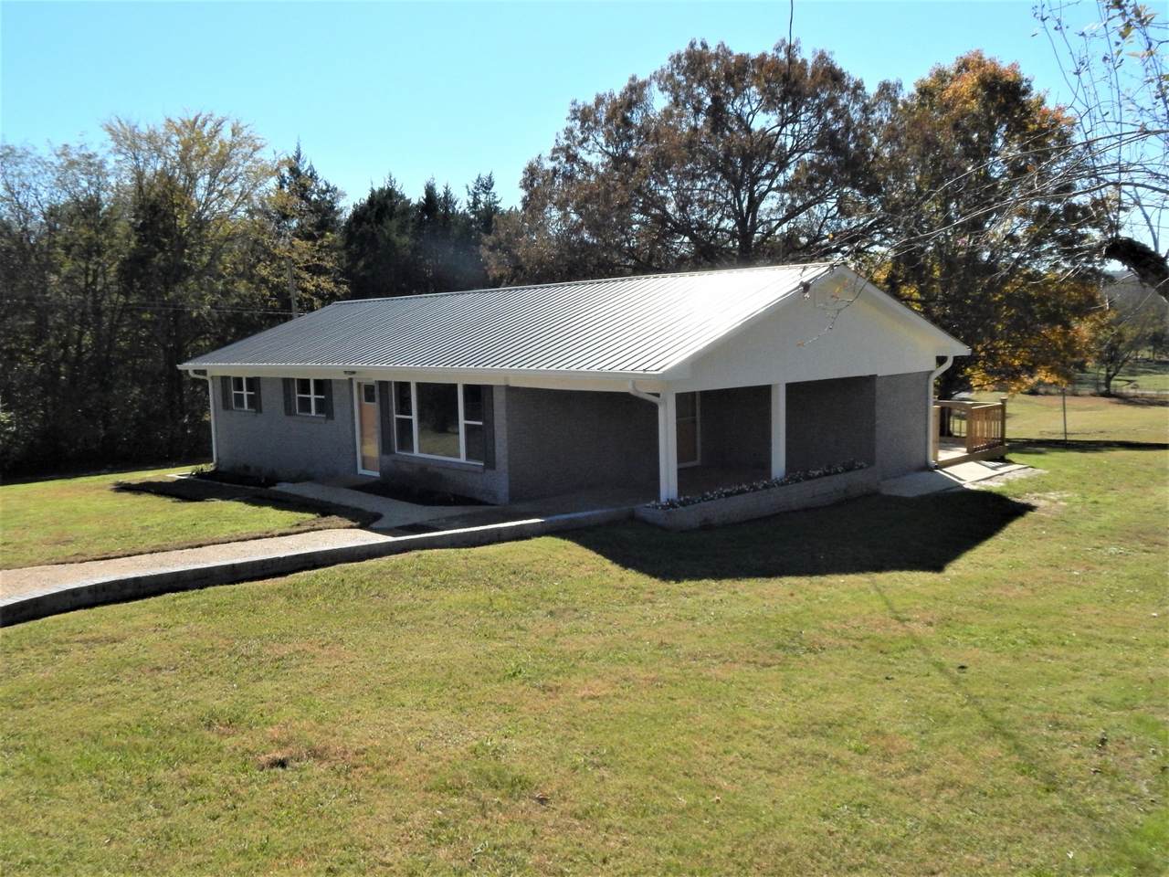 606 Walnut St - Photo 1
