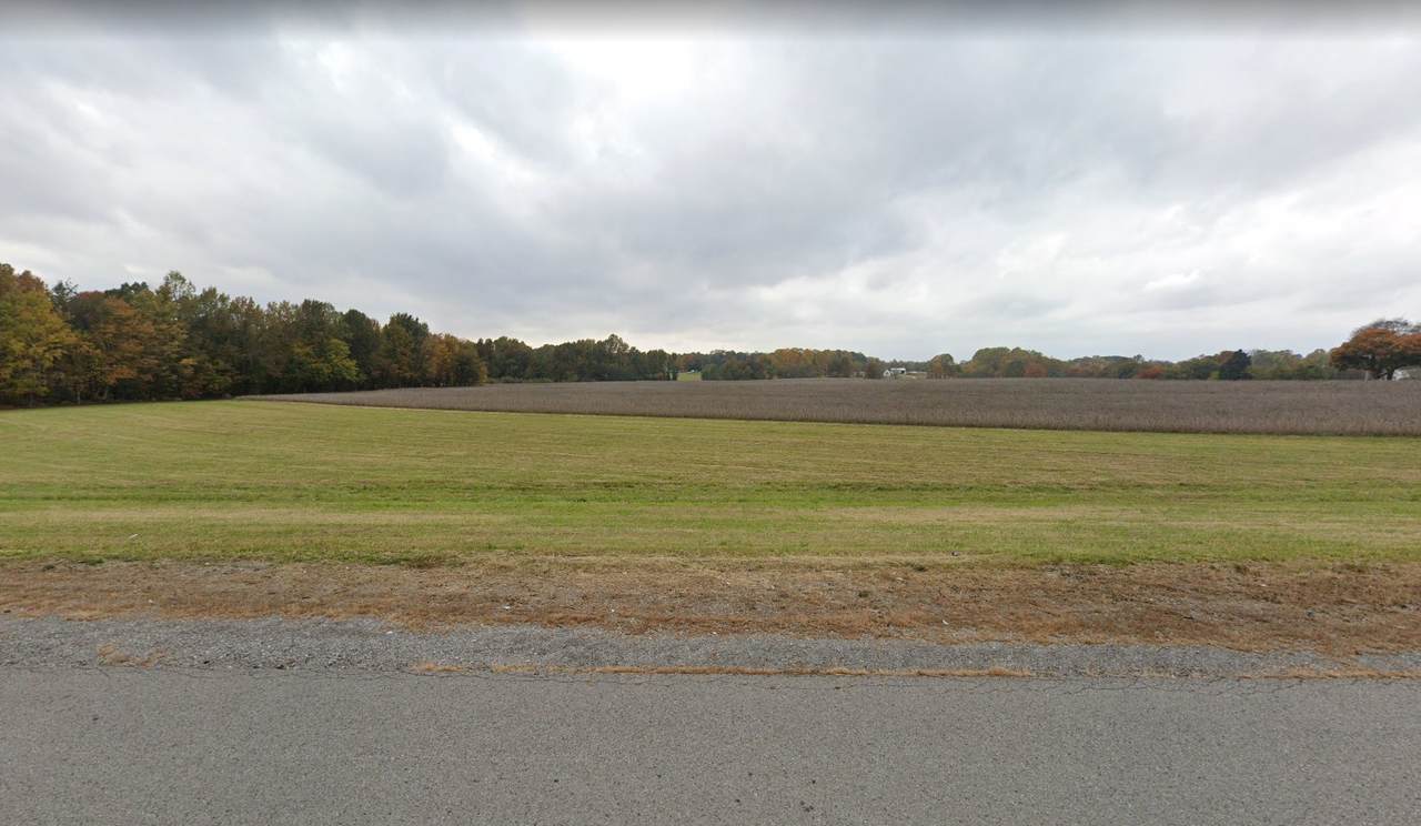 131 W Roberts Rd - Photo 1