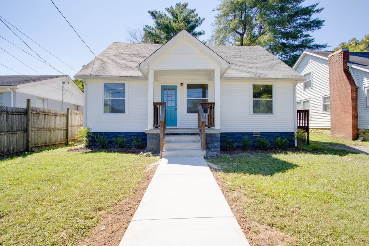 404 Jackson Ave - Photo 1