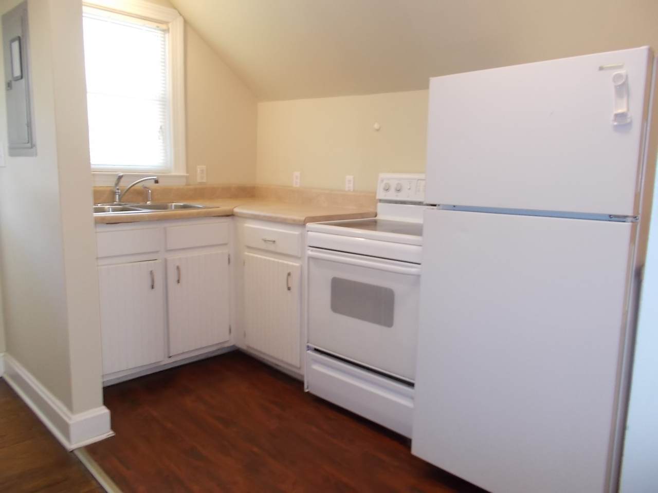 216 Thomas Terrace - Photo 1