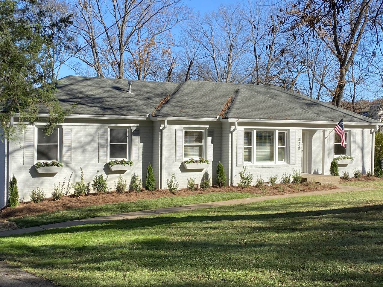 828 Belton Dr - Photo 1