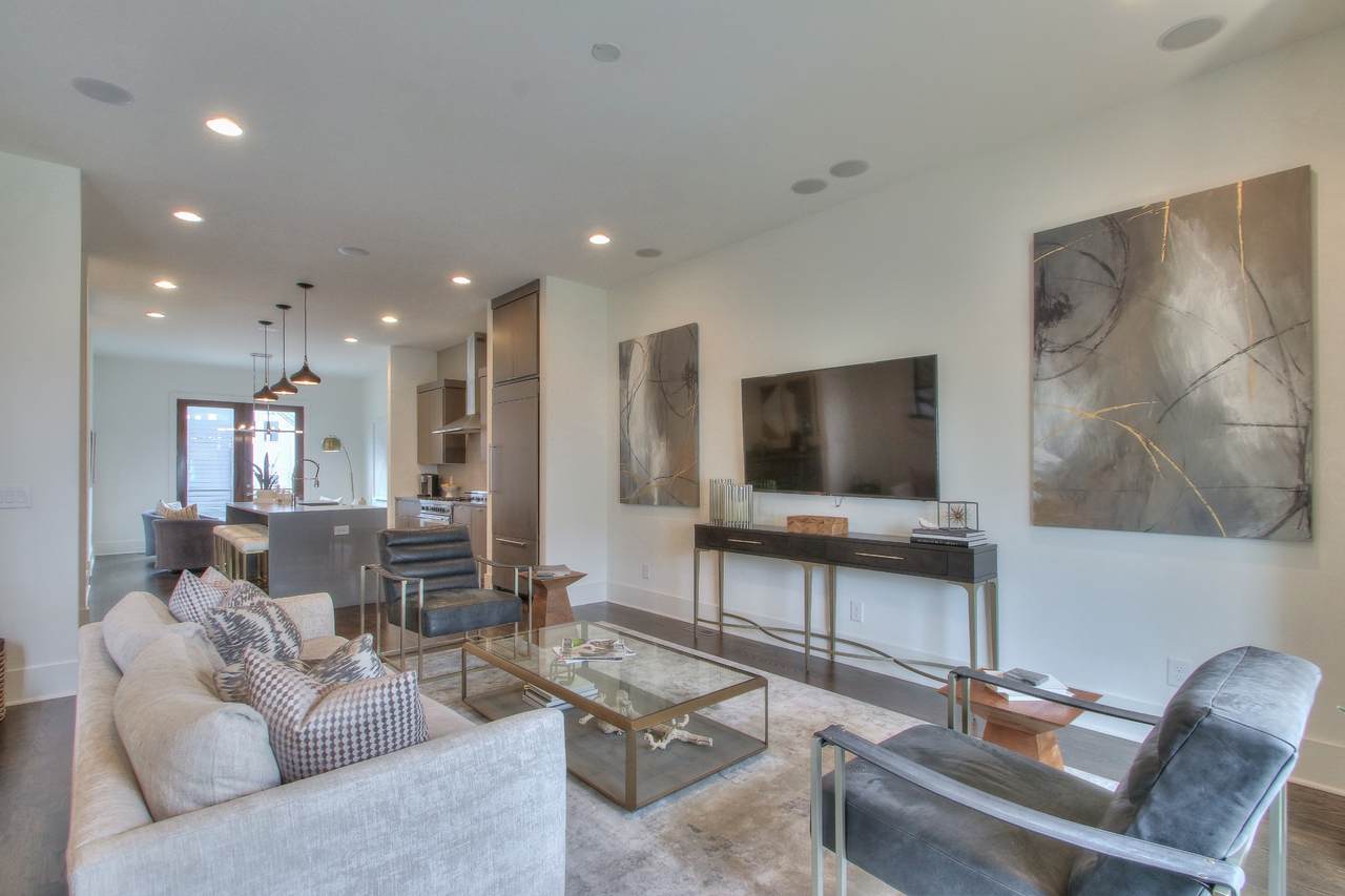 810 13th Ave - Photo 1