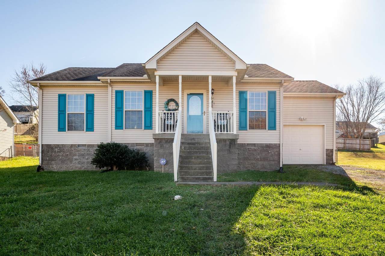121 Phillip Dr - Photo 1