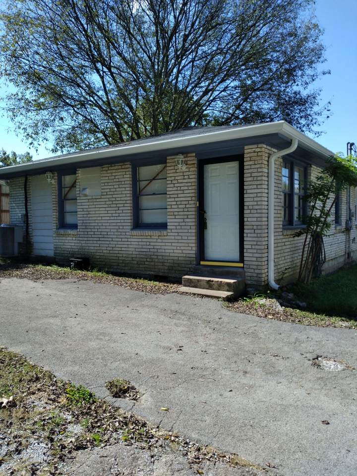 625 Center St - Photo 1