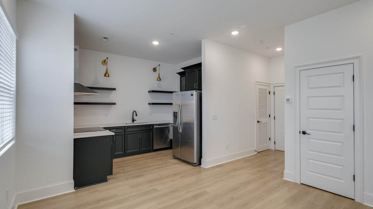 404 Douglas Avenue - Photo 1