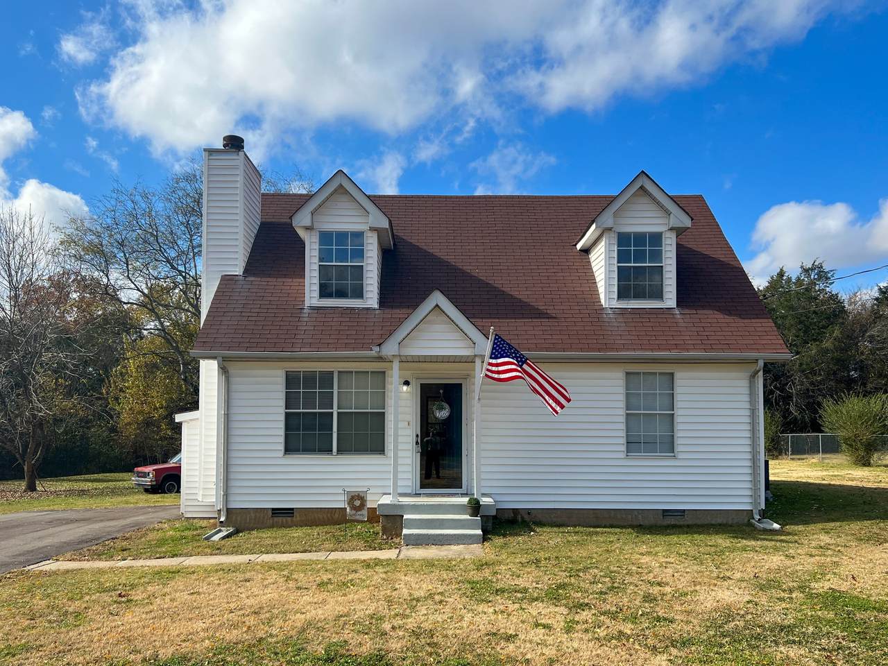 804 Valley Dr - Photo 1