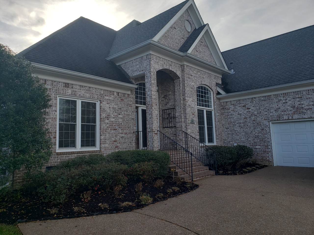 109 Falls Church Ct - Photo 1