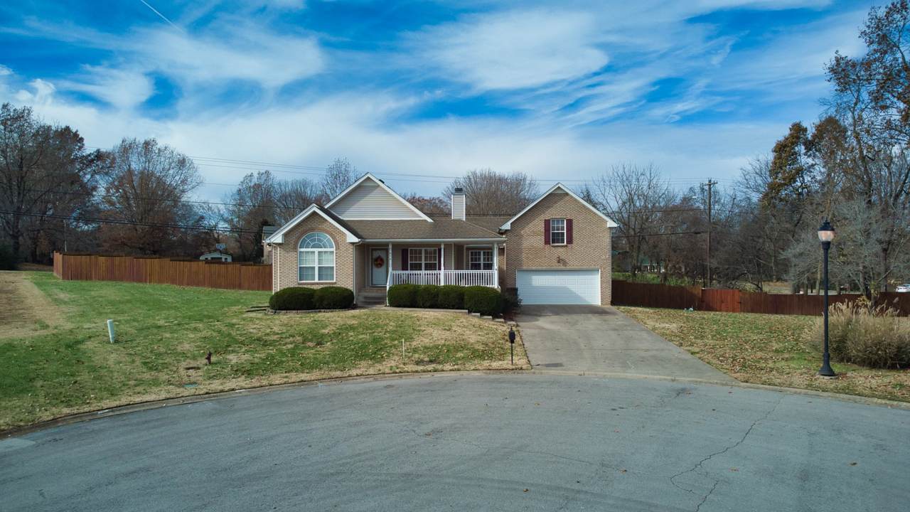 854 Boxwood Ct - Photo 1