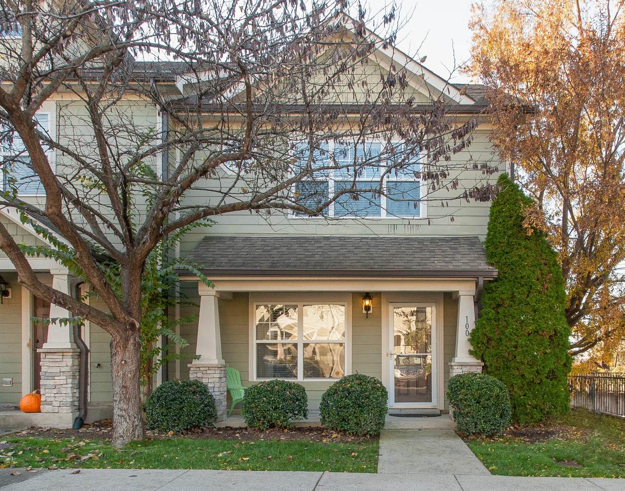 553 Rosedale Ave - Photo 1
