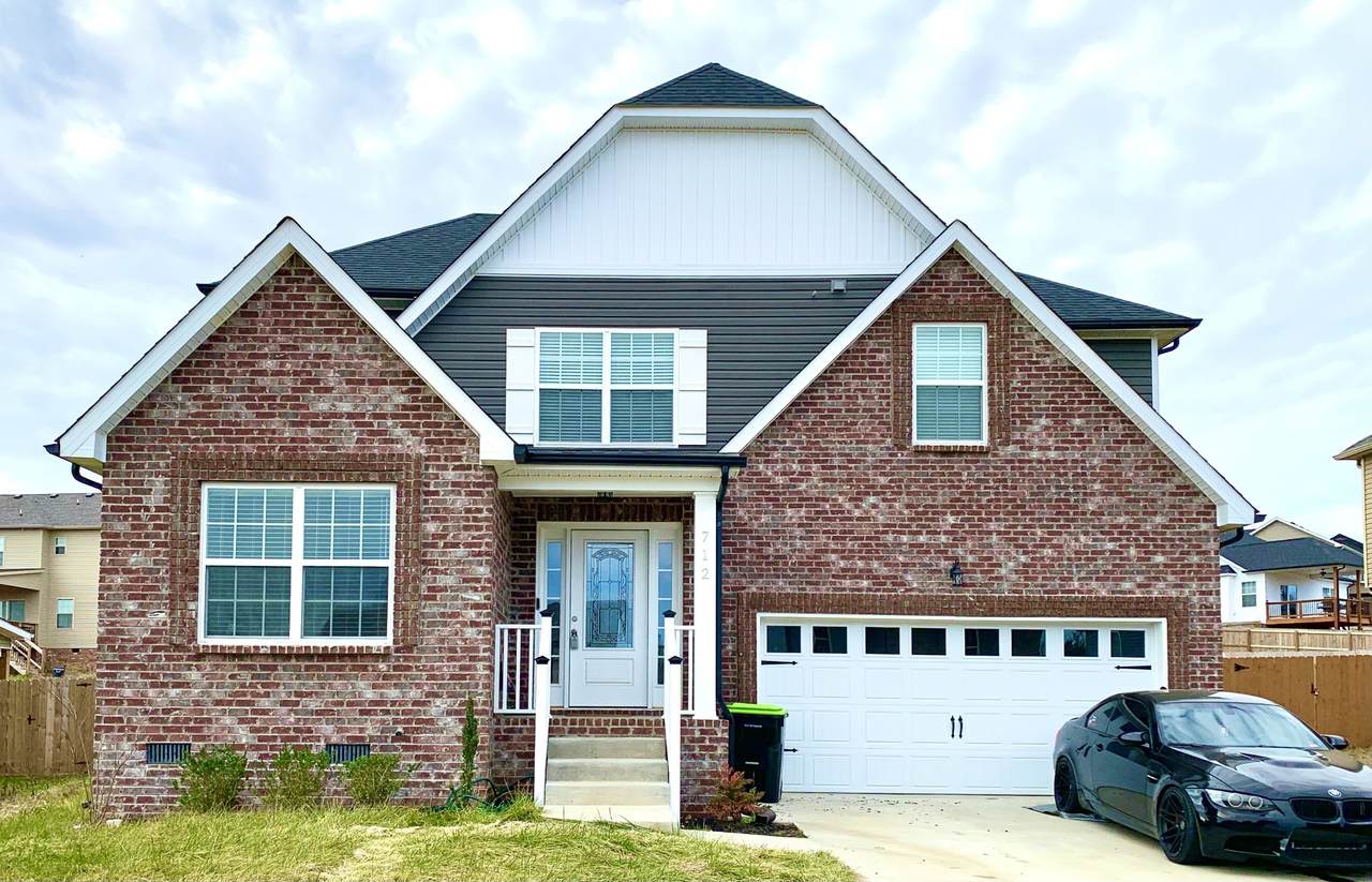 712 Banister Dr - Photo 1