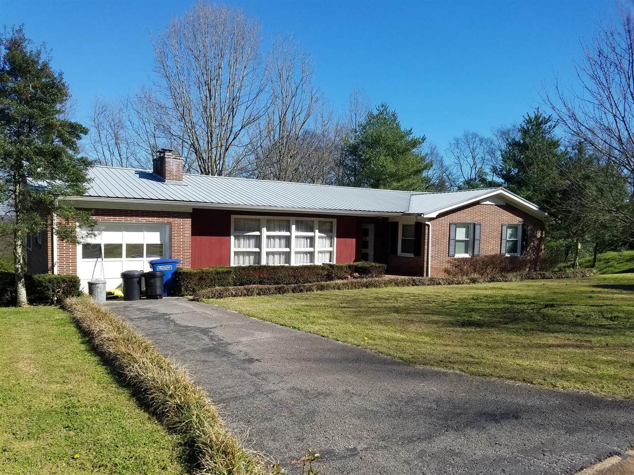 105 Fairview Dr - Photo 1