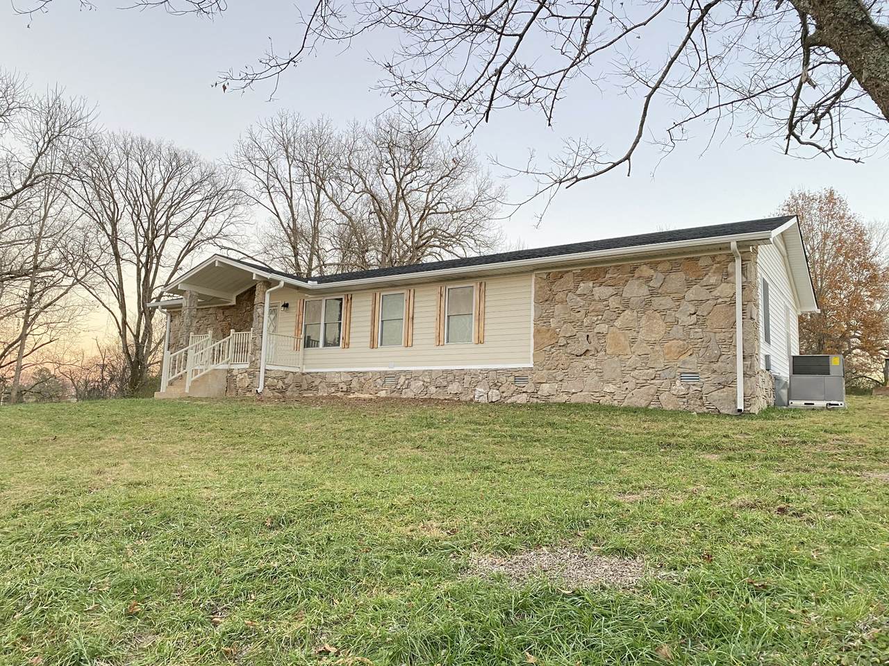 1238 Mapleash Avenue - Photo 1
