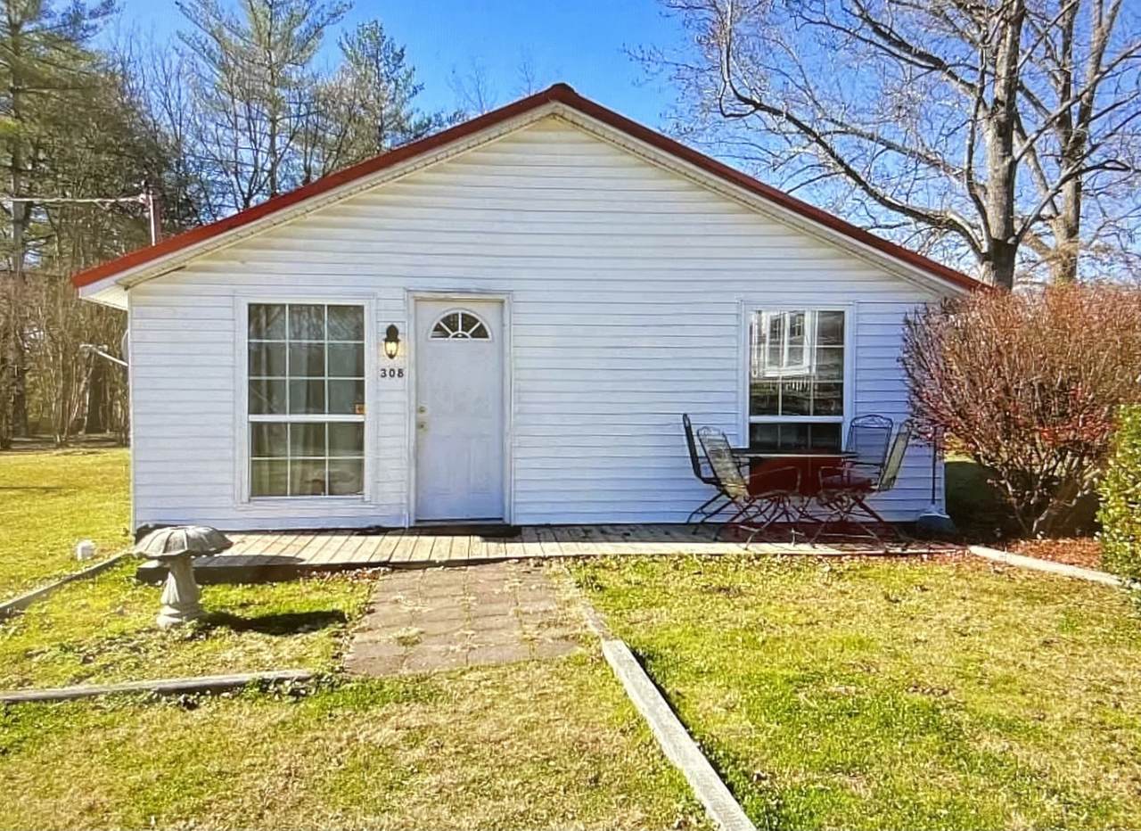 306 Woodland St - Photo 1