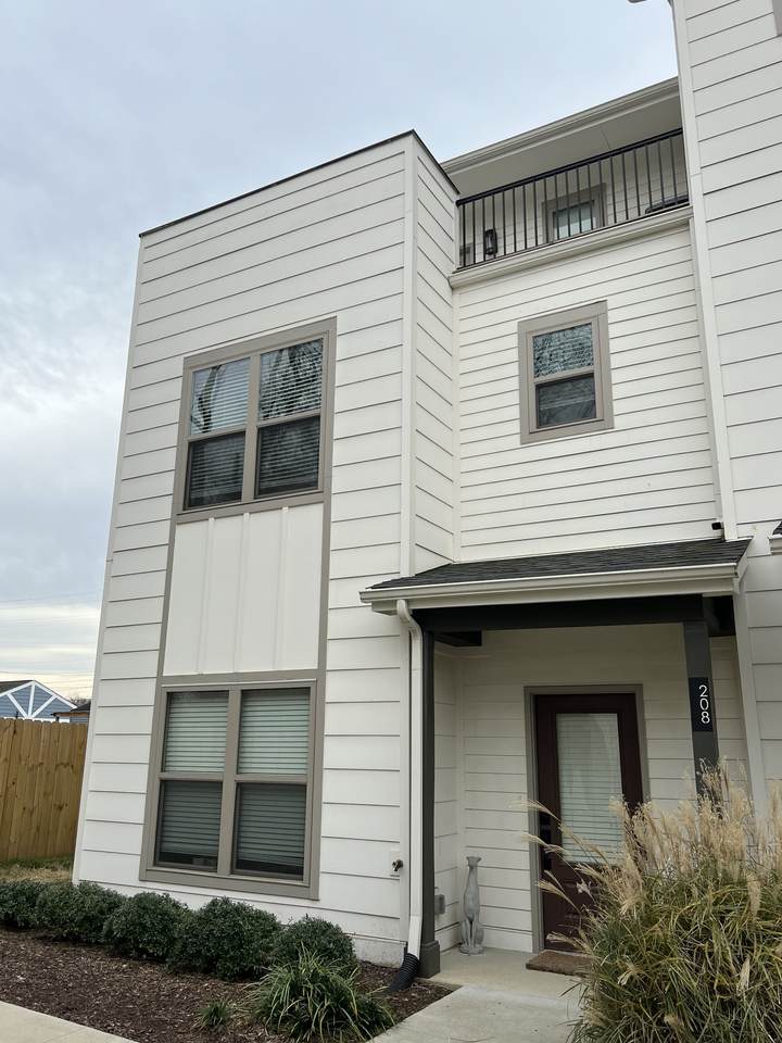 208 Thompson Park Dr - Photo 1
