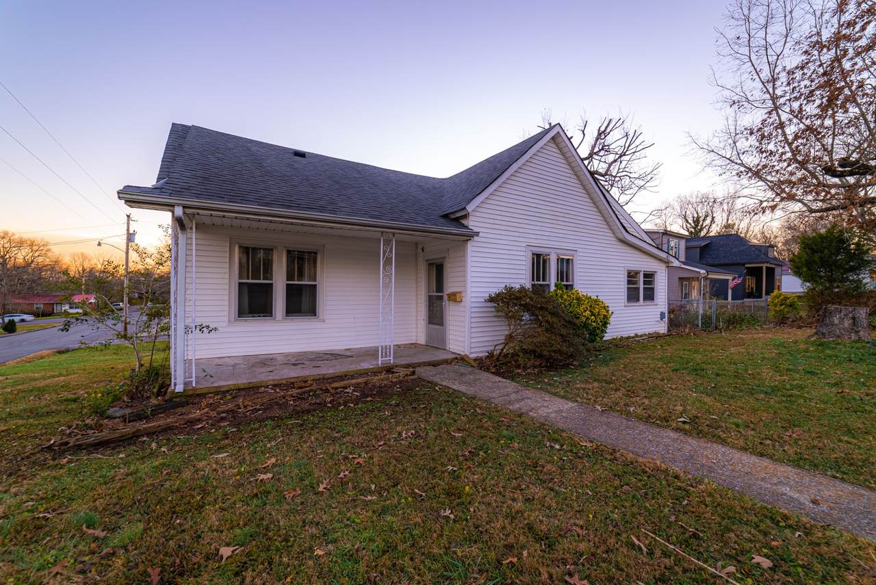 701 W 5th St - Photo 1