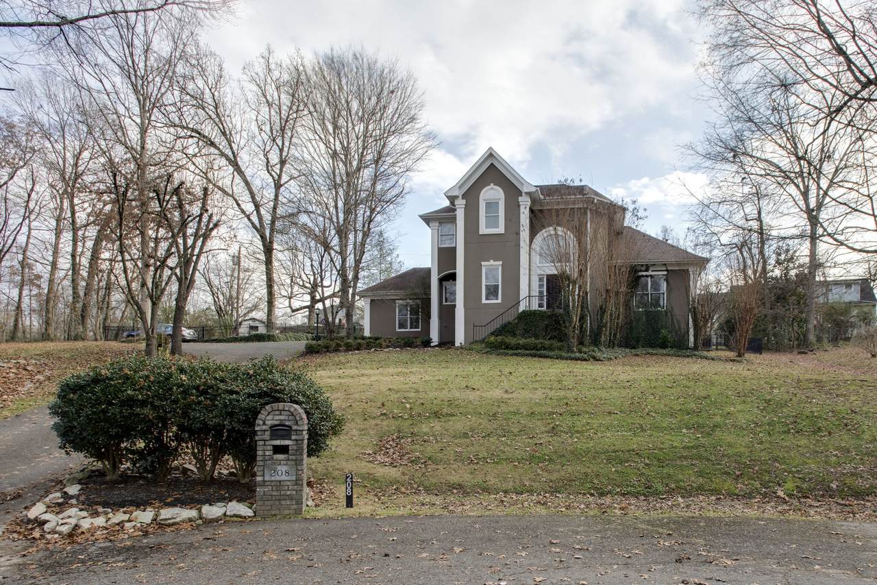 208 Delaney Cir - Photo 1