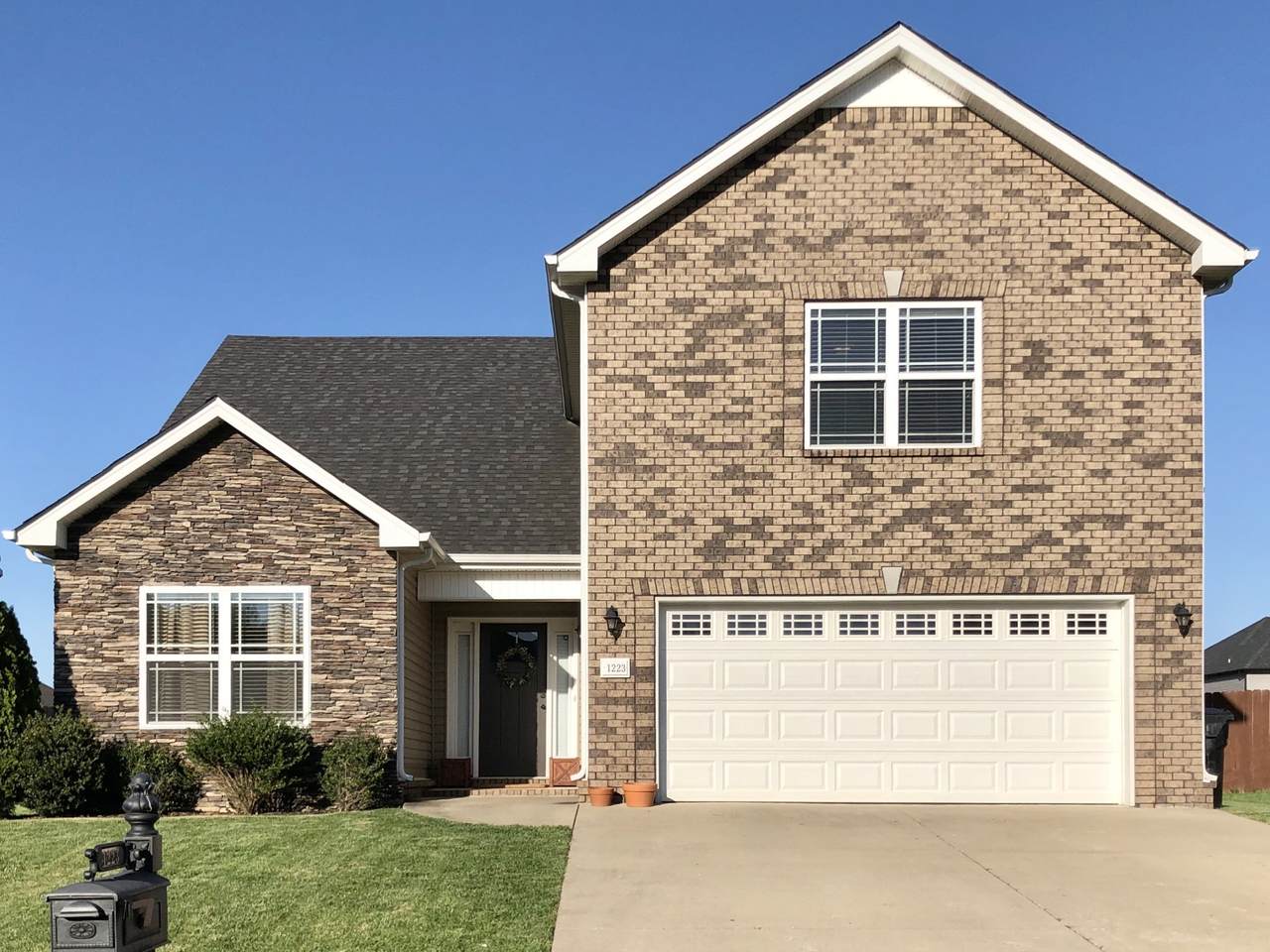 1223 Snowball Ln - Photo 1