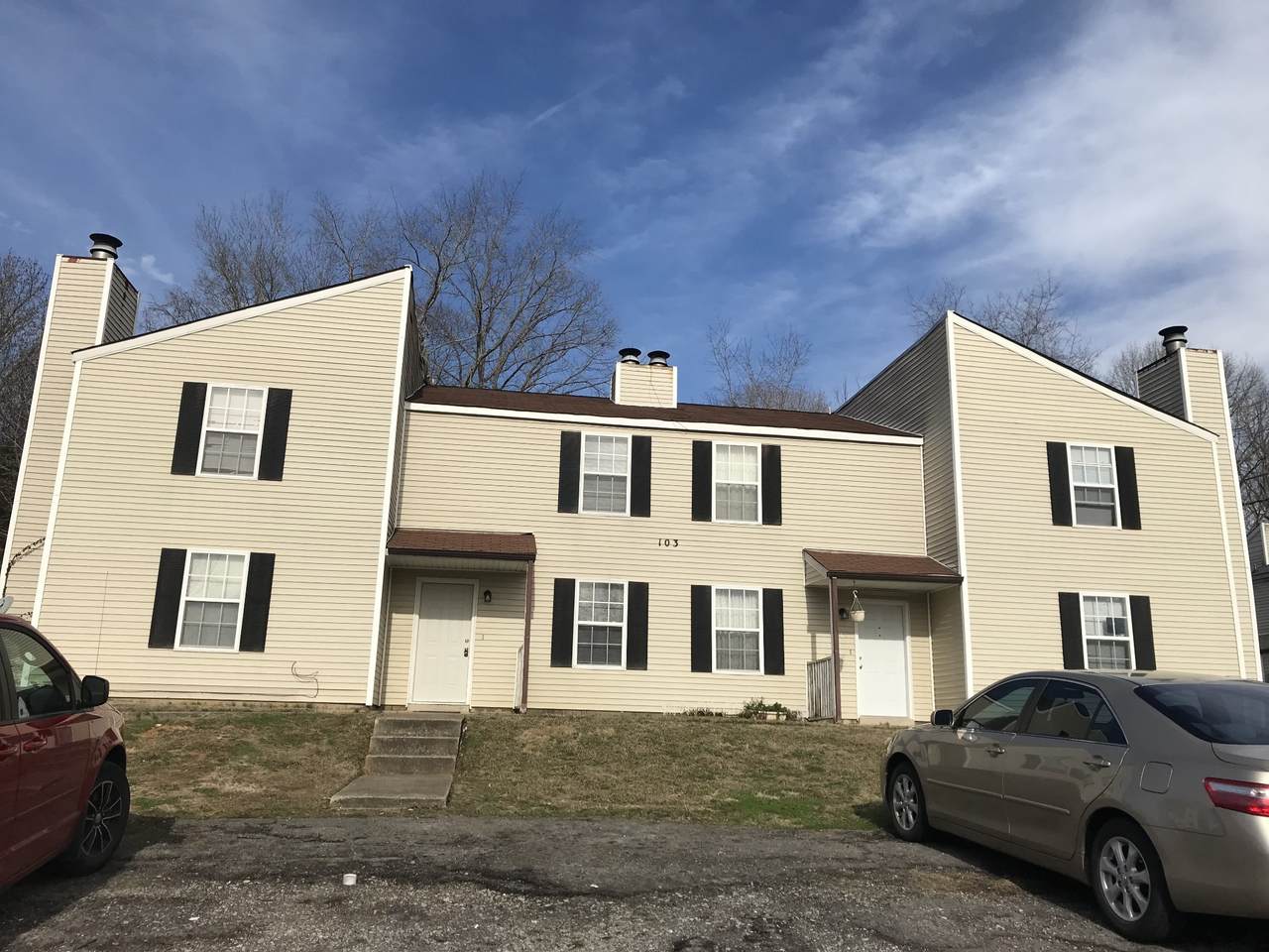 103 Kingsbury Drive - Photo 1