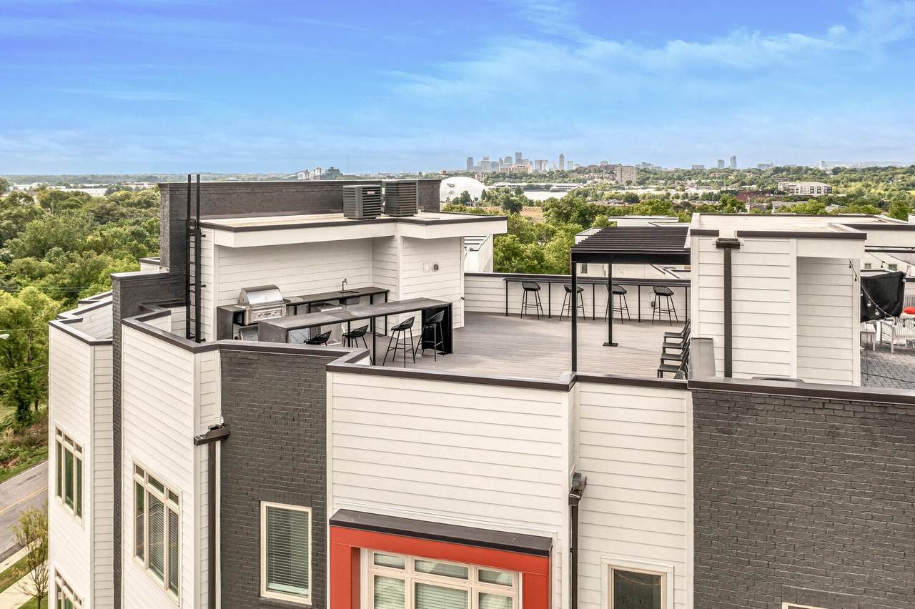 1000A W Trinity Ln - Photo 1
