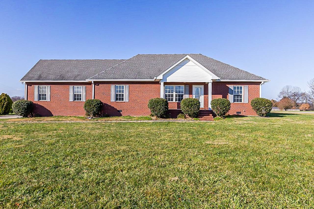 553 Greenfield Ln - Photo 1