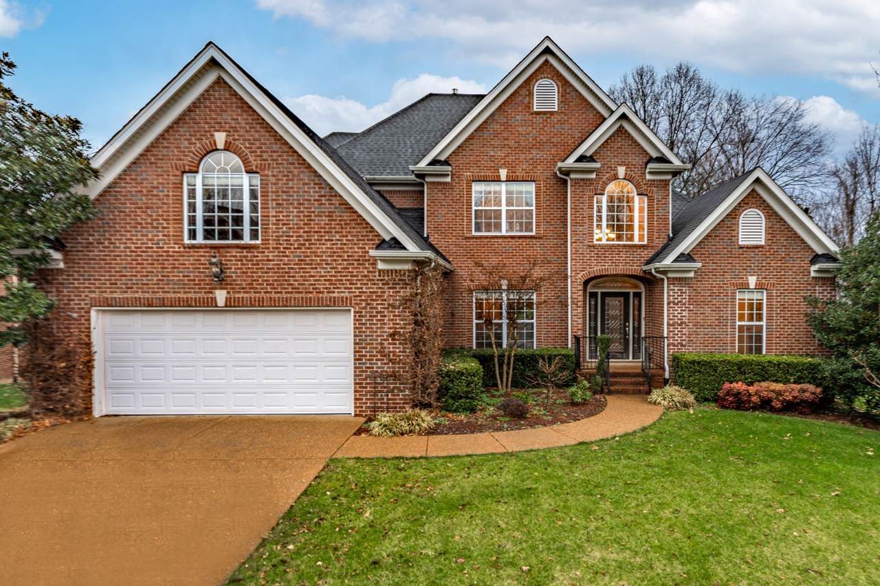 1564 Red Oak Ln - Photo 1
