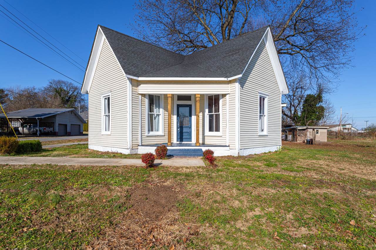 204 W Broad St - Photo 1